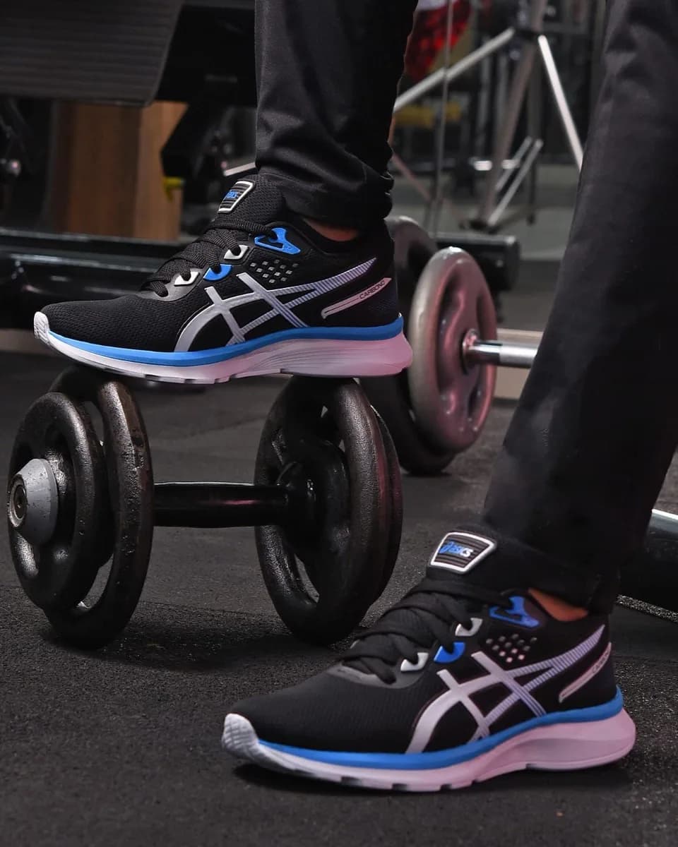 Tênis Asics preto e azul
