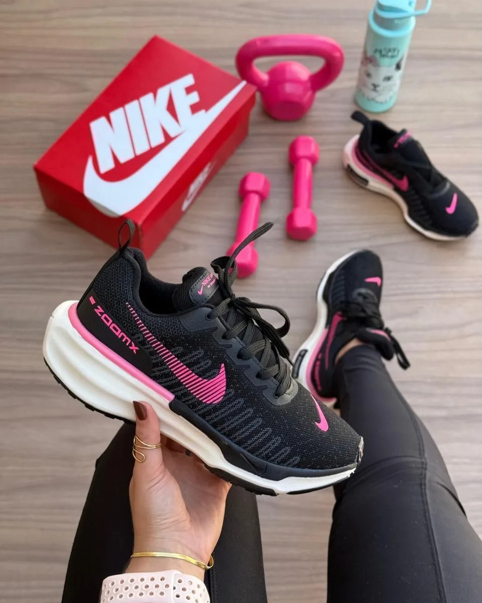 Tênis Nike Zoom preto e rosa